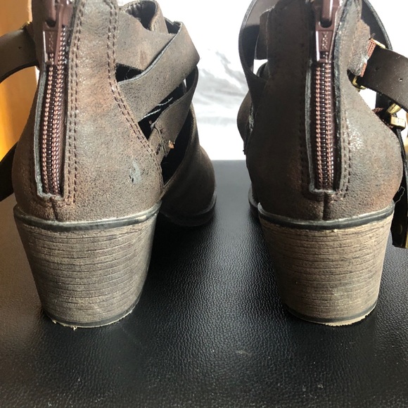 MTI Design Nubuck Booties - Picture 3 of 5